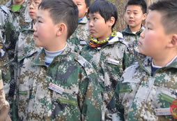 面對(duì)發(fā)脾氣的孩子121軍事這樣來(lái)應(yīng)對(duì)
