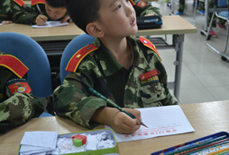121軍事冬令營(yíng)分析孩子寫作業(yè)慢的原因