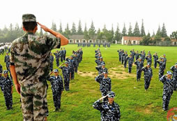 121軍事冬令營(yíng)讓孩子在假期收獲快樂(lè)