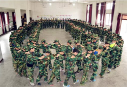 121軍事老師表示這樣簡單的生活是孩子希望的