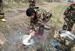 121軍事訓(xùn)練營(yíng)讓孩子學(xué)會(huì)提問(wèn)