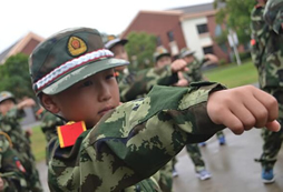 中國(guó)121軍事分享表?yè)P(yáng)孩子的幾個(gè)重點(diǎn)