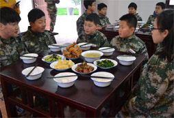 培養(yǎng)孩子？121軍事培養(yǎng)孩子有生存競爭力的人