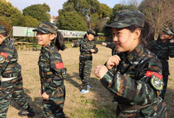 假期讓孩子參加軍事夏令營有必要嗎？