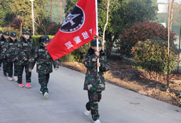 參加軍事夏令營能改掉孩子的陋習(xí)
