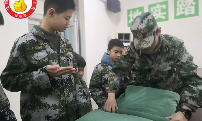 學習疊被手勢