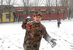 打雪仗