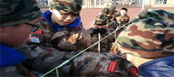 孩子通過北京西點軍訓(xùn)冬令營學(xué)會吃苦