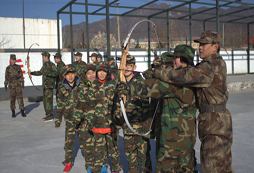彎弓射箭