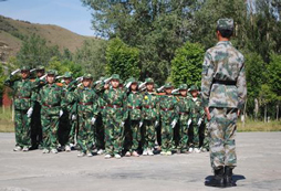 八一軍旅部隊冬令營讓您的孩子學(xué)會獨立生活
