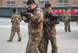 短短幾天的軍事冬令營(yíng)會(huì)給孩子哪些改變？