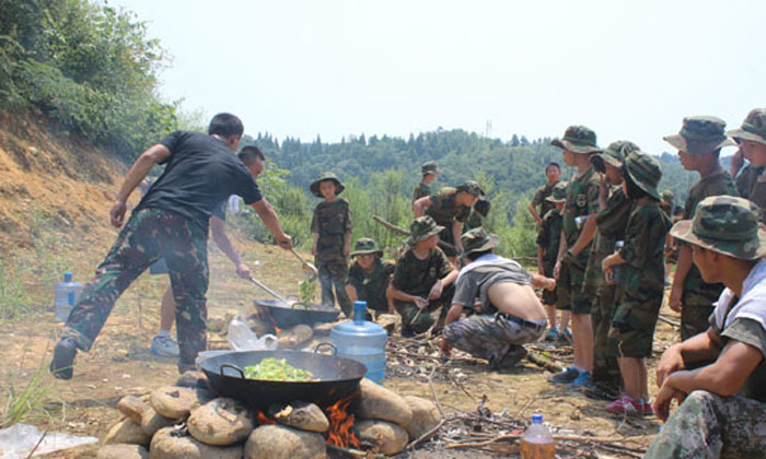 成都親子軍事冬令營(yíng)