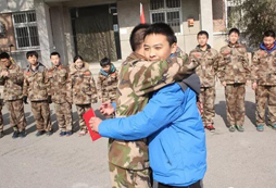 在軍事冬令營中我們?yōu)榱思w的榮譽而努力