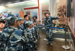 參加德戎軍事冬令營規(guī)范孩子行為習(xí)慣！