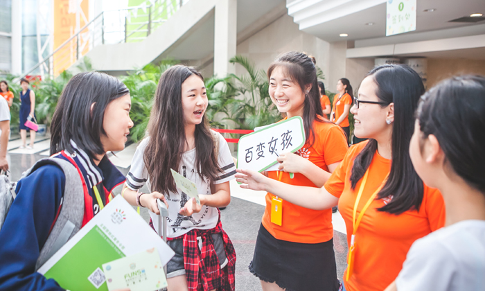 國內女孩子參加冬令營活動