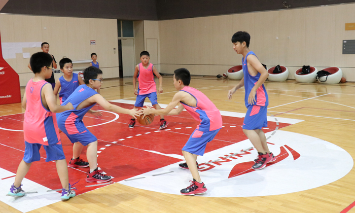 國內(nèi)青少年籃球冬令營