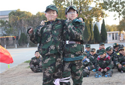 如何選擇讓家長(zhǎng)放心的軍事冬令營(yíng)？