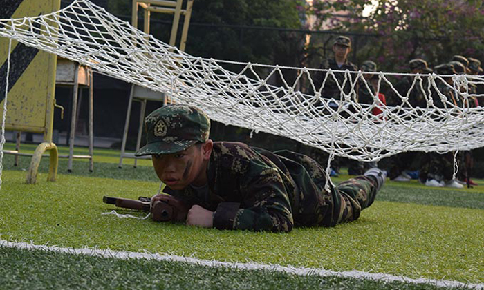 廣州適合16歲孩子軍事冬令營