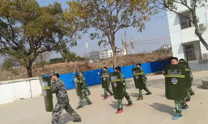 軍事拓展訓(xùn)練2