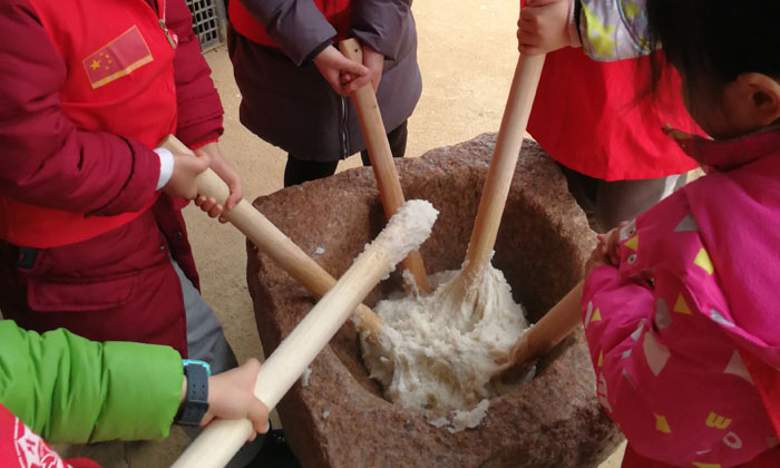 自己體驗(yàn)打年糕