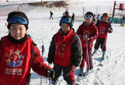 滑雪冬令營哪個(gè)最好 ？值得孩子們參加！