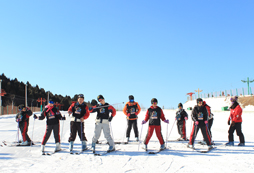 這個(gè)冬天，滑雪冬令營(yíng)帶你體驗(yàn)馳騁冰雪世界
