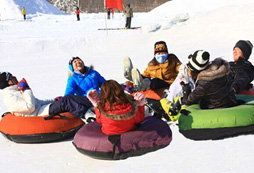 單板和雙板滑雪冬令營有何不同？