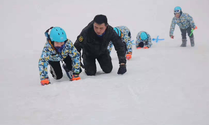 青少年滑雪冬令營(yíng)