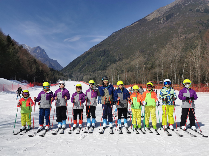 國內(nèi)好口碑的滑雪冬令營