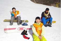 選擇滑雪訓(xùn)練營是室內(nèi)的好還是室外的好？