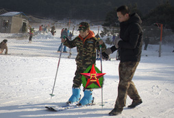 兒童滑雪冬令營整理滑雪發(fā)生了意外怎么辦？