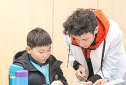 假日小隊美式外教科學(xué)營開拓孩子科技視野