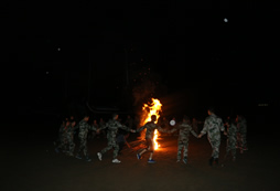 參加魔鬼軍事冬令營(yíng)給孩子一個(gè)快樂(lè)輕松的精彩的寒假