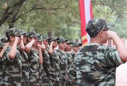 參加軍事冬令營(yíng)讓你的假期別樣精彩！