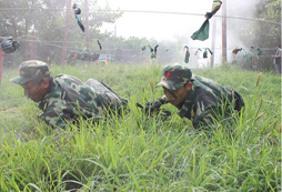 參加軍旅生活冬令營全面提高孩子的綜合素質(zhì)能力