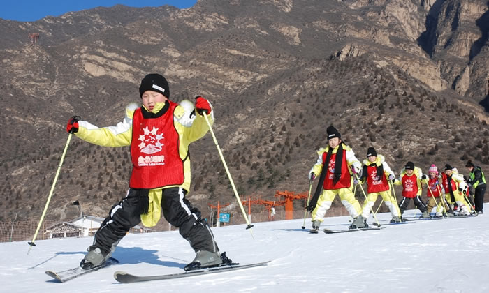 巨人冬令營(yíng)介紹滑雪中的摔倒及起身