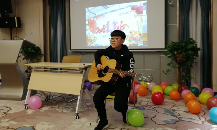 彈吉他