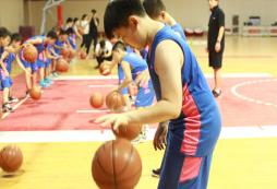 小學(xué)生參加籃球冬令營怎么樣？
