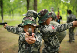  軍事活動(dòng)是怎么提升學(xué)生領(lǐng)袖能力的？