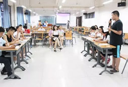 該如何報名選擇參加領(lǐng)袖冬令營呢？