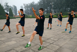 家長(zhǎng)可以參加軍事領(lǐng)袖冬令營(yíng)嗎？