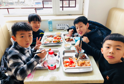 營地伙食