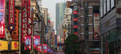 上海少兒冬令營(yíng)帶領(lǐng)同學(xué)們來到上海南京路