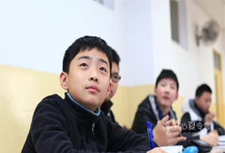 初中生英語學(xué)習(xí)成績不好怎么辦？新東方老師幫您分析