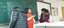 這里有著緊張的英語課堂生活