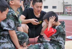 成都軍事冬令營說，陽光總在風(fēng)雨后