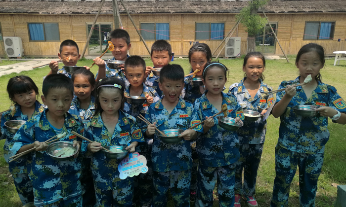 出彩奔跑軍旅游學(xué)冬令營(yíng)