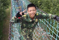改變自己就在拓展冬令營(yíng)