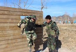 軍事拓展冬令營適合多大的孩子參加？