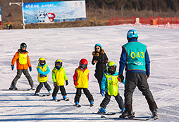 參加YuYoung青少年營地滑雪冬令營讓寒假不再枯燥